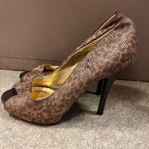 Chic Brown Patterned Peep-Toe Heels